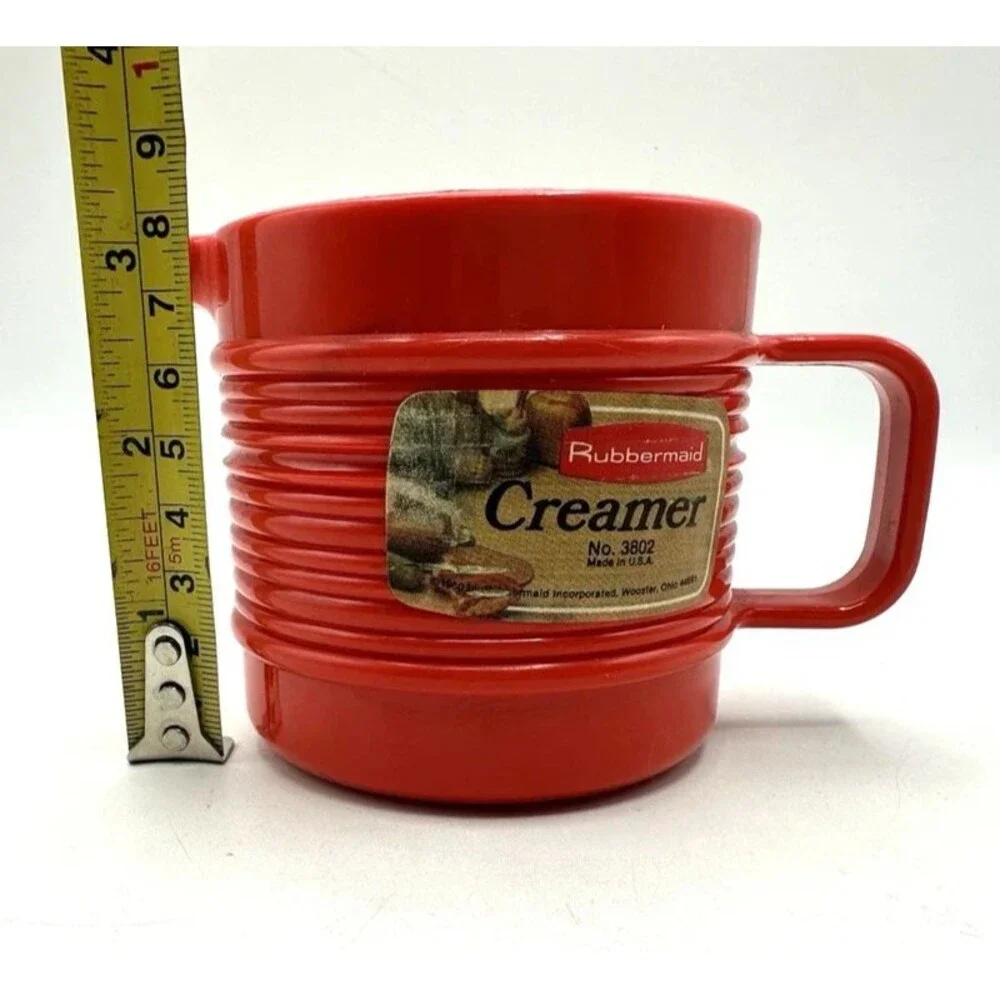 N/A vintage rubbermaid